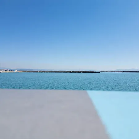 Corali 1 - Coastal Retreat