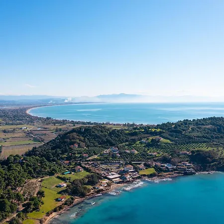 Corali 1 - Coastal Retreat *